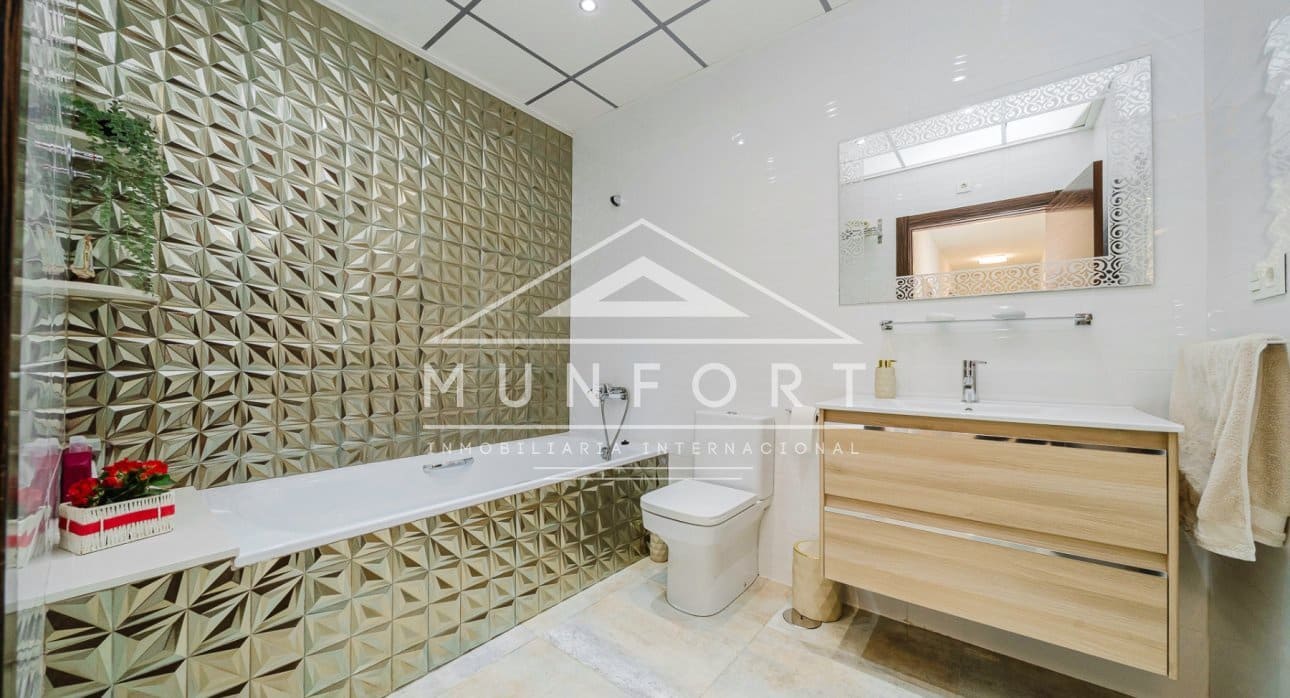 4 bedroom Villa for sale in Torre de la Horadada with pool - € 595,000 (Ref: 9618478)