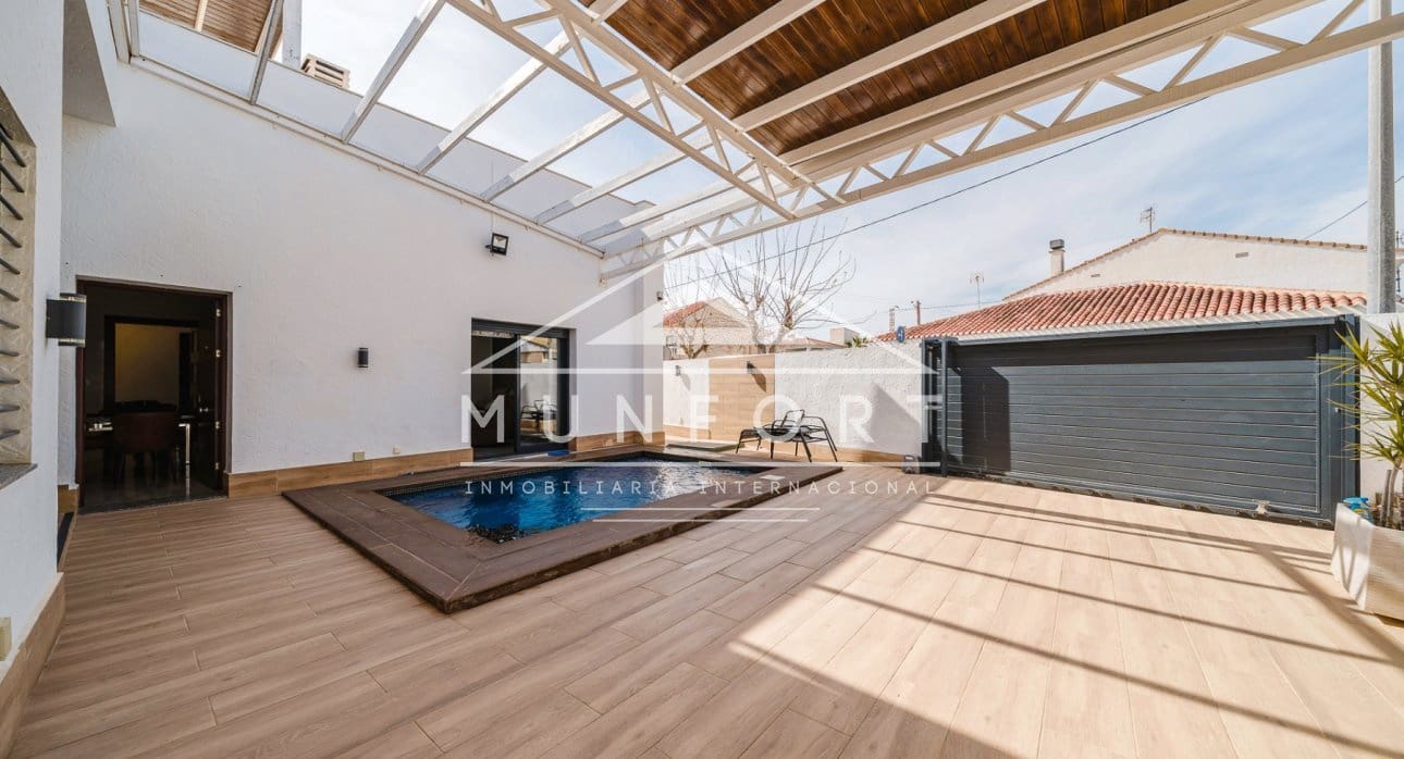 4 bedroom Villa for sale in Torre de la Horadada with pool - € 595,000 (Ref: 9618478)