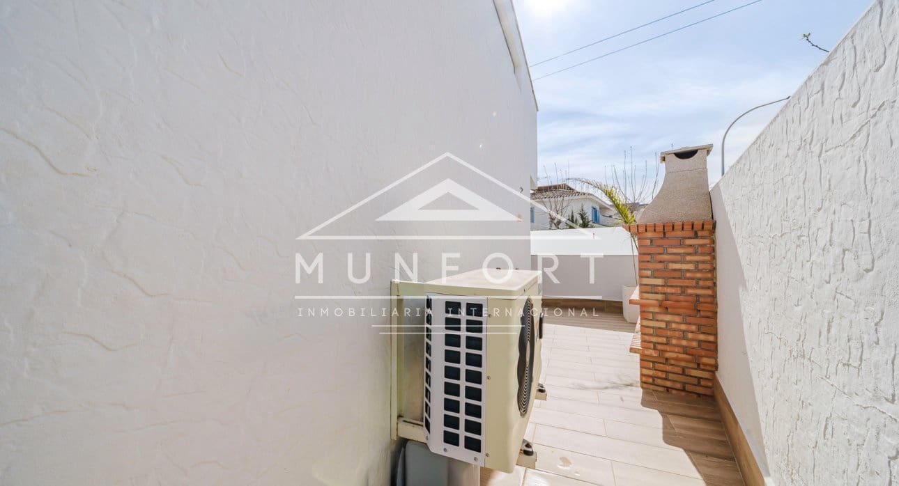 4 bedroom Villa for sale in Torre de la Horadada with pool - € 595,000 (Ref: 9618478)