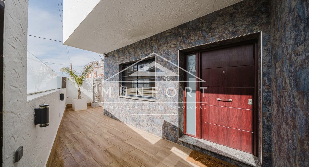 4 bedroom Villa for sale in Torre de la Horadada with pool - € 595,000 (Ref: 9618478)