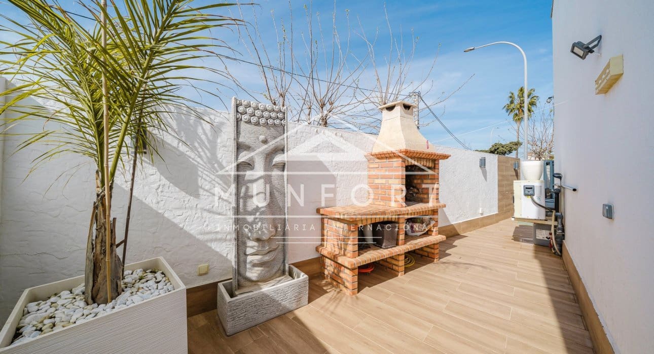 4 bedroom Villa for sale in Torre de la Horadada with pool - € 595,000 (Ref: 9618478)