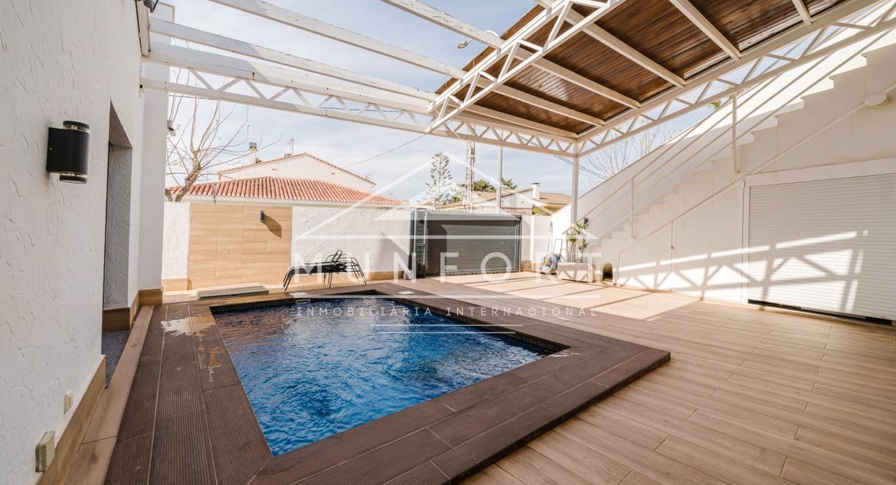 4 bedroom Villa for sale in Torre de la Horadada with pool - € 595,000 (Ref: 9618478)