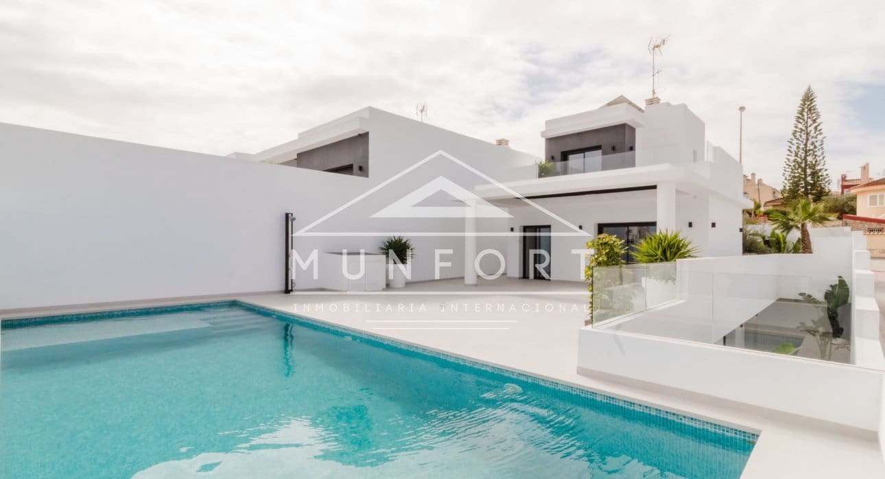 4 bedroom Villa for sale in Ciudad Quesada with pool - € 798,750 (Ref: 9618626)