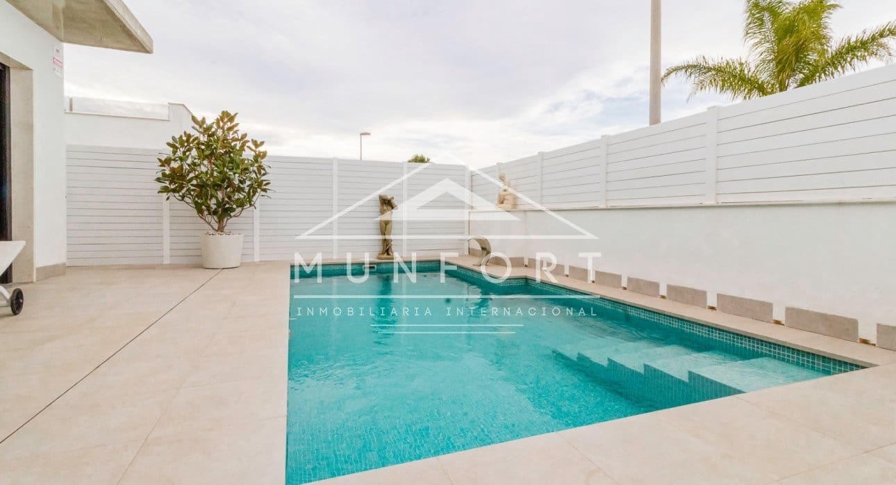 Chalet de 3 habitaciones en Sucina en venta con piscina - 449.900 € (Ref: 9618689)