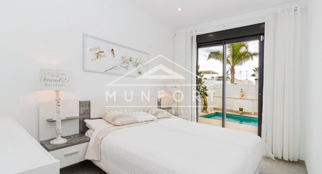 Chalet de 3 habitaciones en Sucina en venta con piscina - 449.900 € (Ref: 9618689)