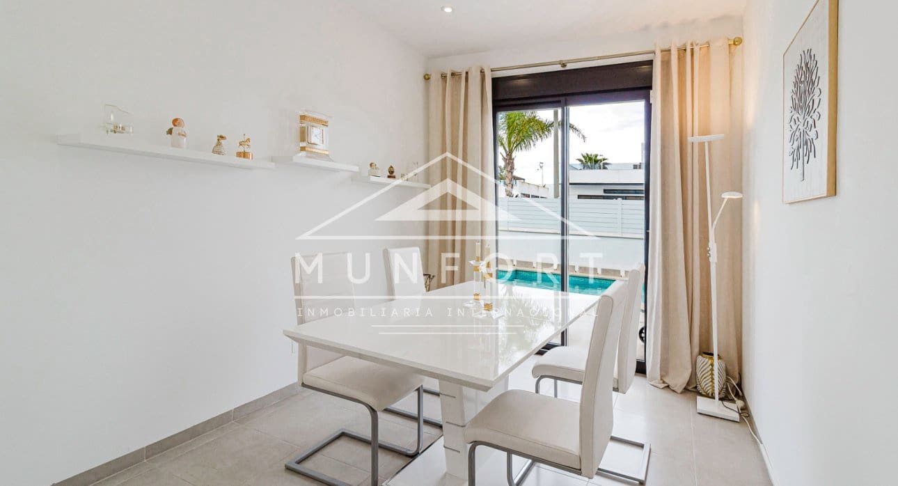 Chalet de 3 habitaciones en Sucina en venta con piscina - 449.900 € (Ref: 9618689)