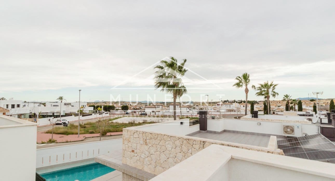 Chalet de 3 habitaciones en Sucina en venta con piscina - 449.900 € (Ref: 9618689)