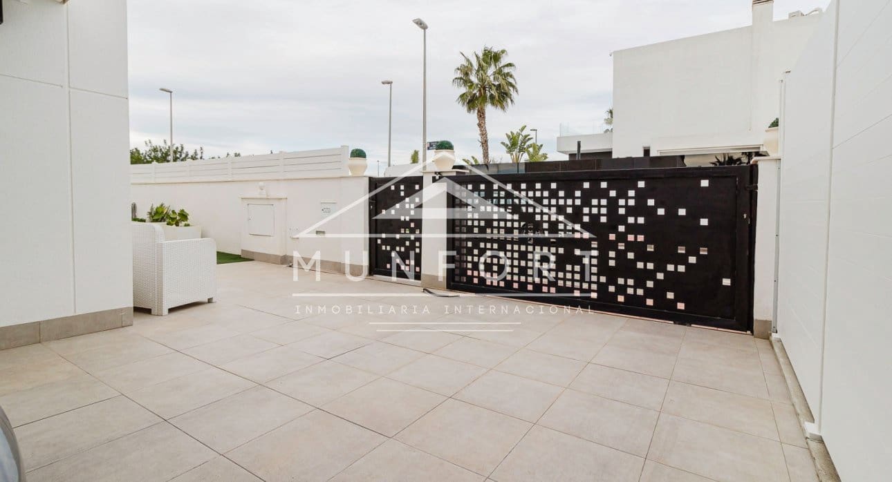 Chalet de 3 habitaciones en Sucina en venta con piscina - 449.900 € (Ref: 9618689)