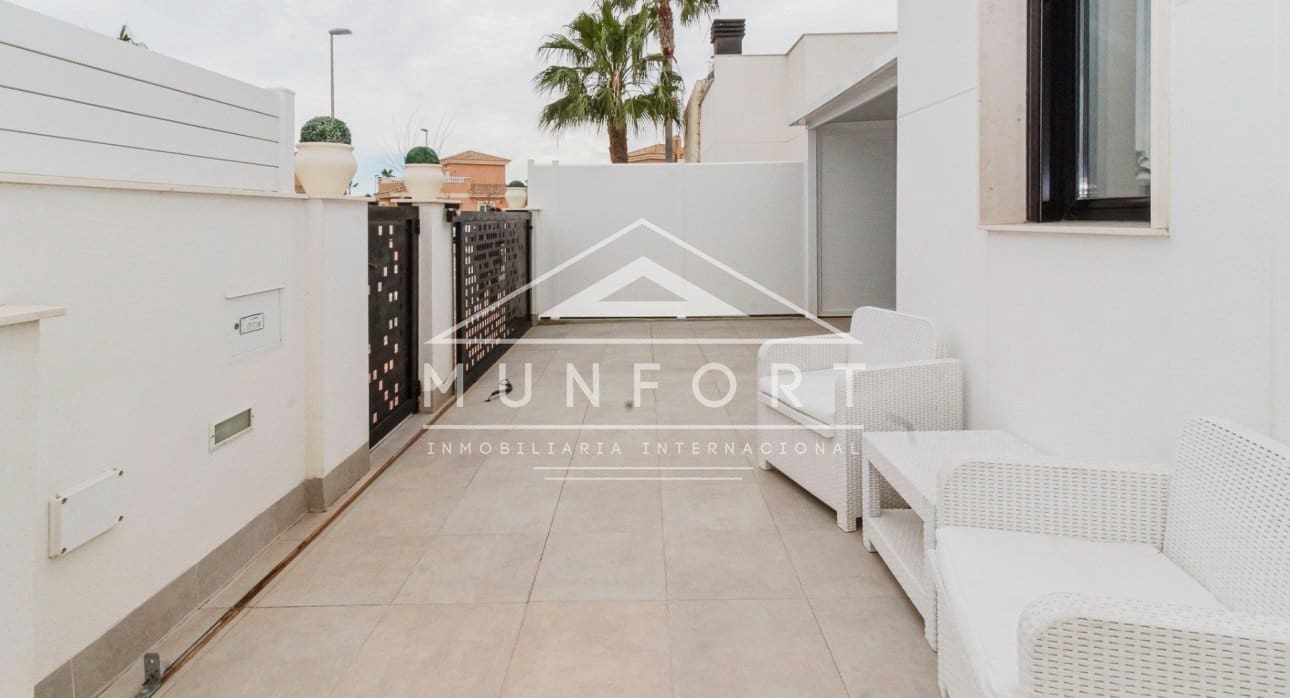 Chalet de 3 habitaciones en Sucina en venta con piscina - 449.900 € (Ref: 9618689)