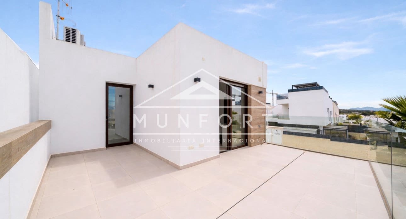 4 bedroom Villa for sale in Benijofar with pool - € 438,900 (Ref: 9623228)