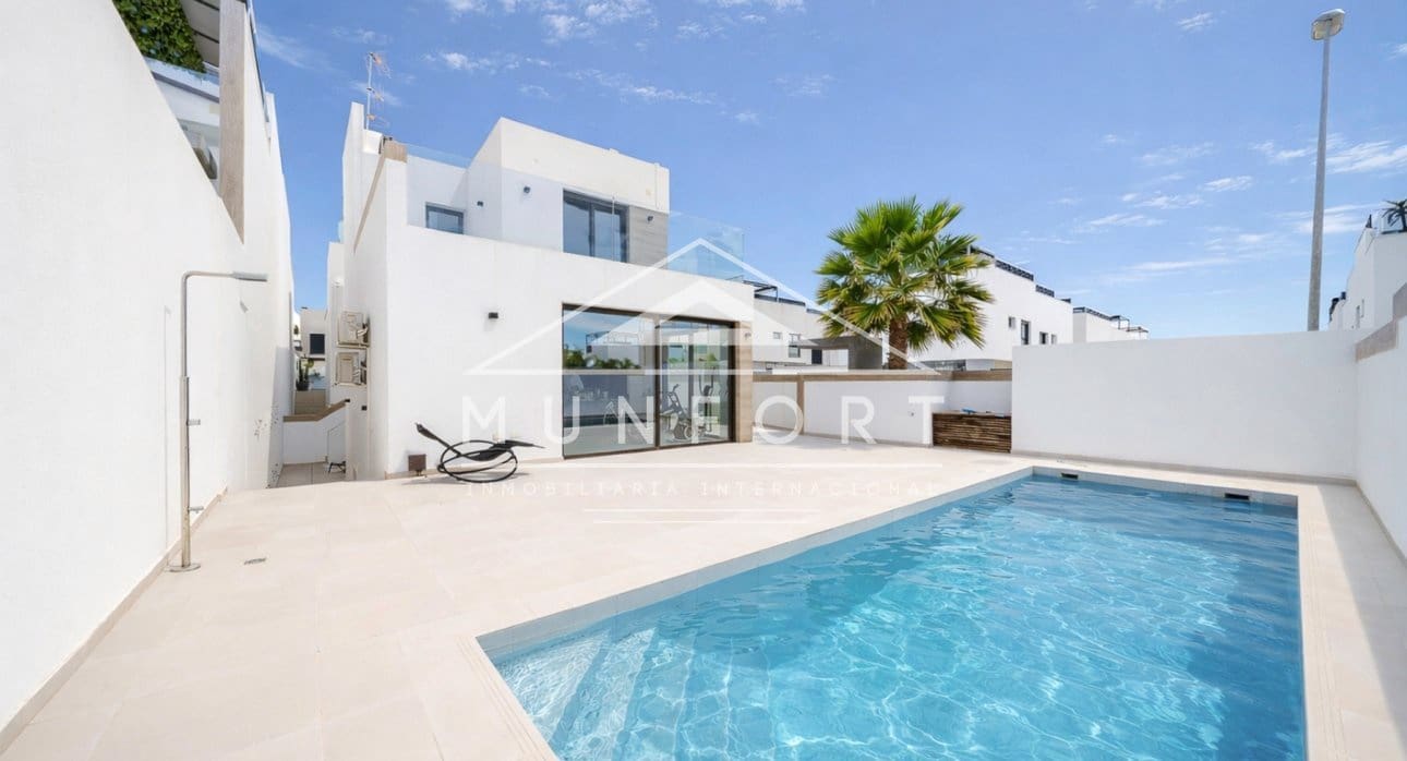 4 bedroom Villa for sale in Benijofar with pool - € 438,900 (Ref: 9623228)