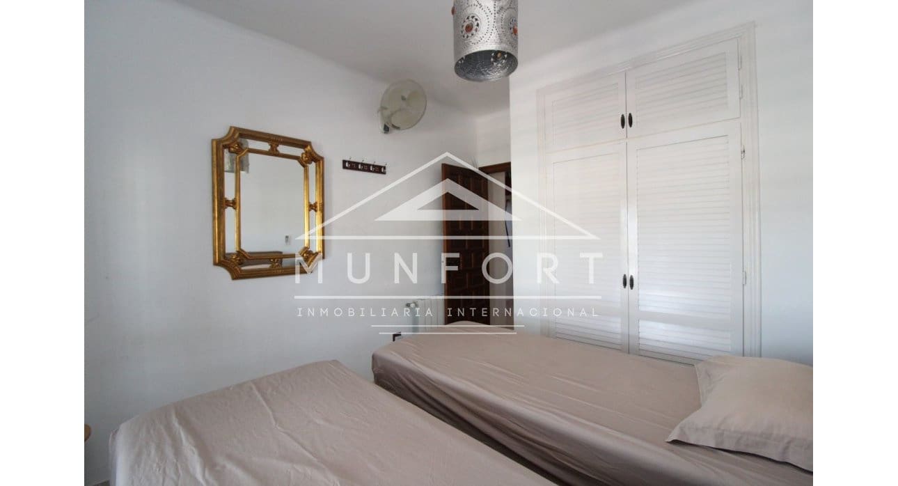 Chalet de 4 habitaciones en Villamartin en venta con piscina - 790.000 € (Ref: 9626357)