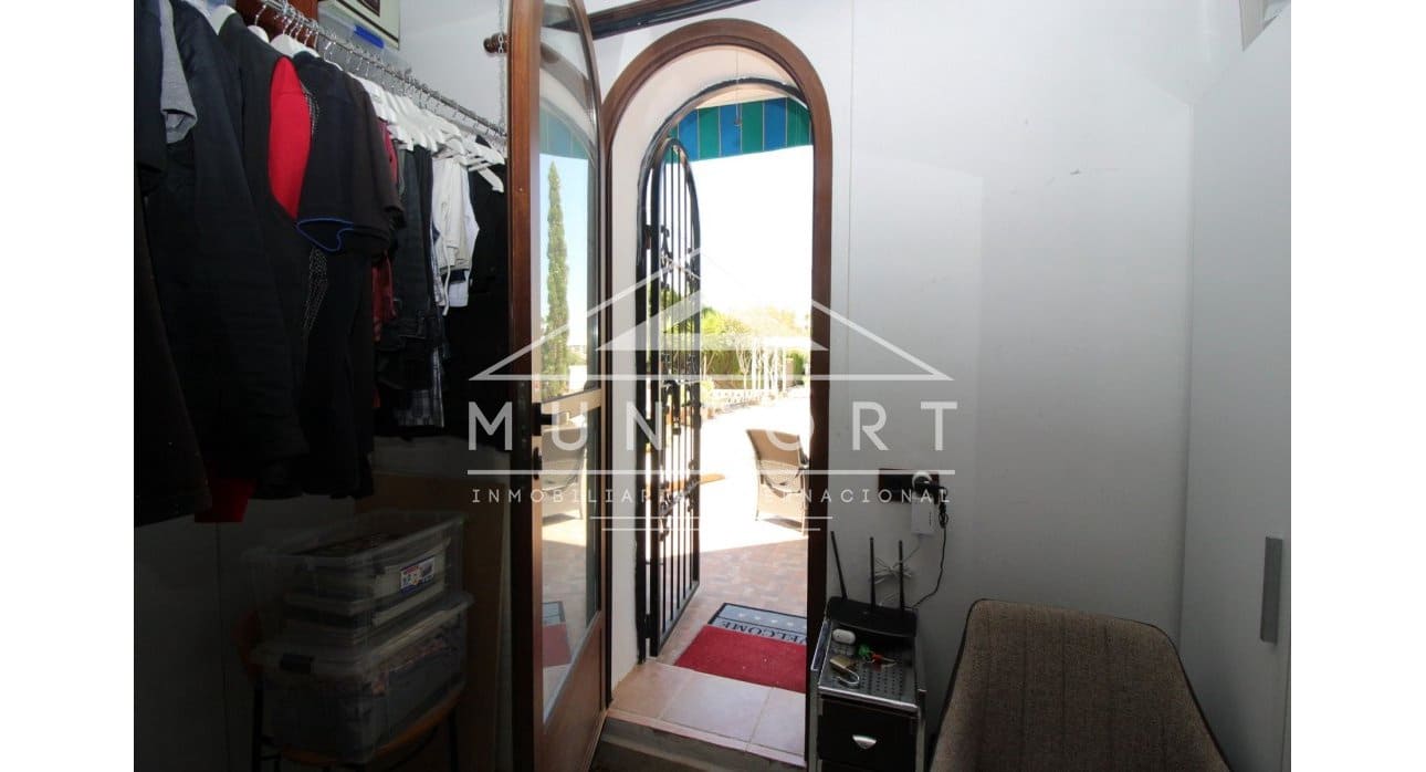 Chalet de 4 habitaciones en Villamartin en venta con piscina - 790.000 € (Ref: 9626357)