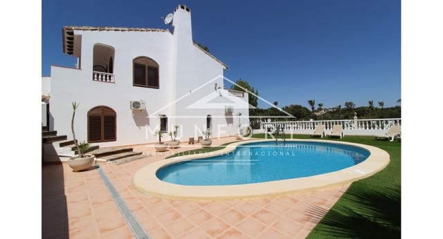 Chalet de 4 habitaciones en Villamartin, Orihuela en venta con piscina - 790.000 € (Ref: 9626357)