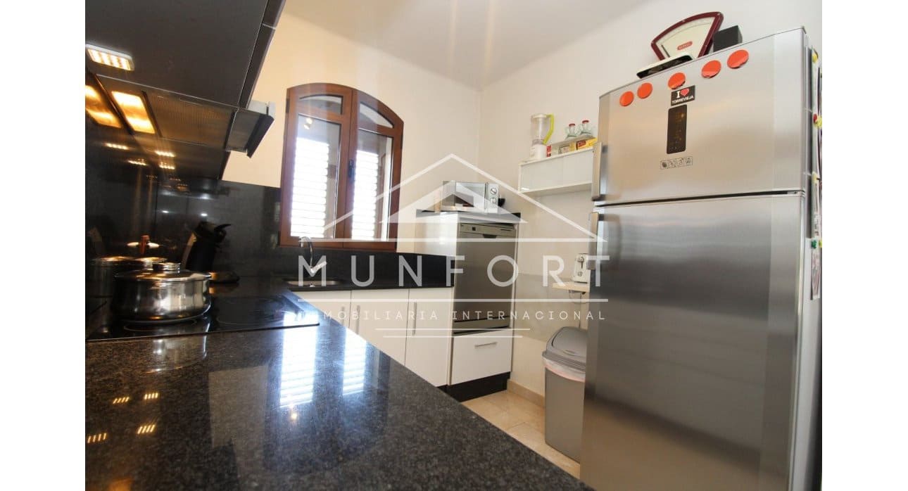 Chalet de 4 habitaciones en Villamartin en venta con piscina - 790.000 € (Ref: 9626357)