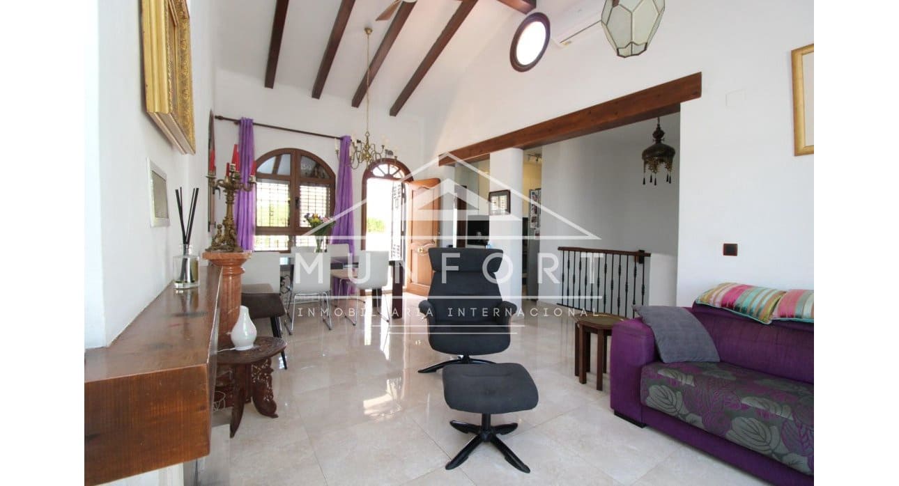 Chalet de 4 habitaciones en Villamartin en venta con piscina - 790.000 € (Ref: 9626357)