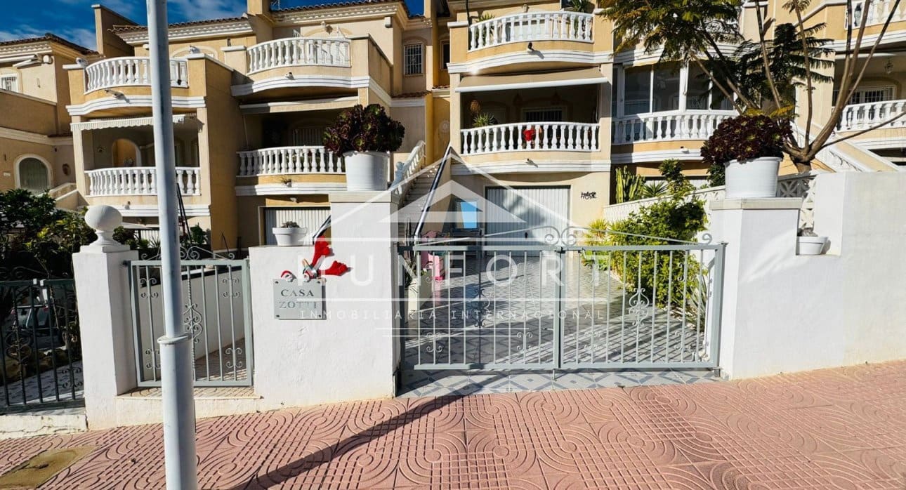 Chalet de 2 habitaciones en Rojales en venta con piscina - 259.000 € (Ref: 9626360)