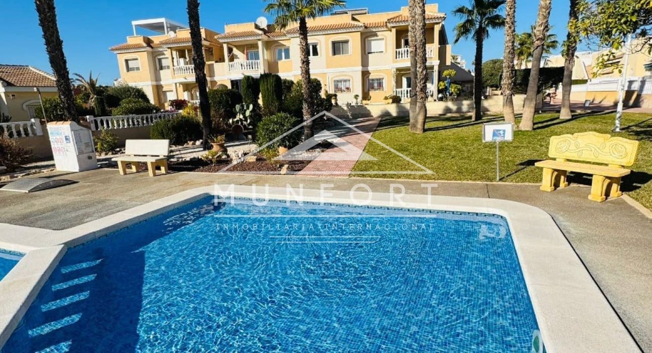 Chalet de 2 habitaciones en Rojales en venta con piscina - 259.000 € (Ref: 9626360)