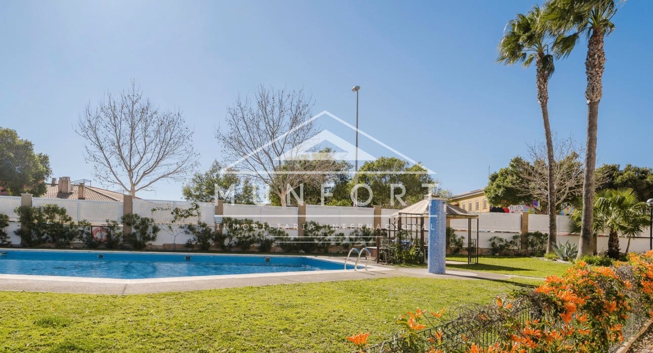 2 bedroom Apartment for sale in San Javier with pool - € 146,900 (Ref: 9642456)