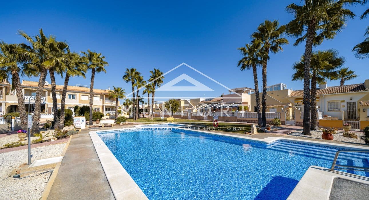 2 soveværelse Villa til salg i Rojales med swimmingpool - € 259.000 (Ref: 9642458)