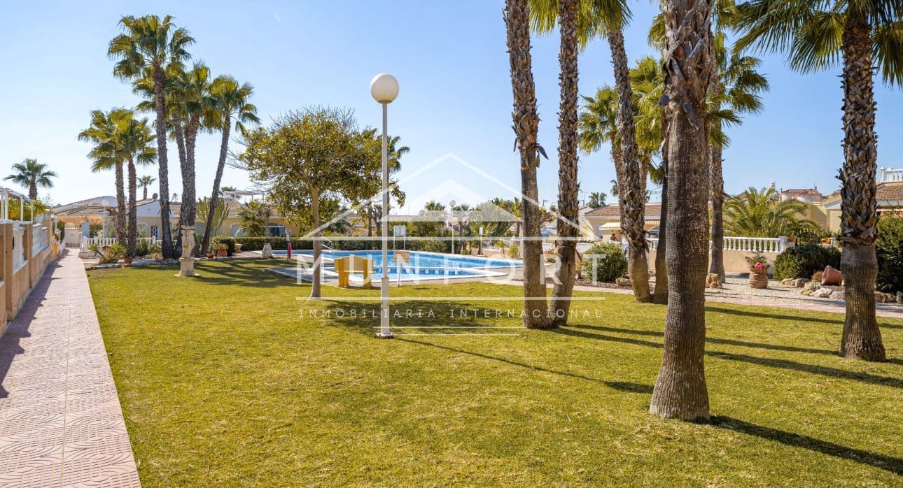 2 soveværelse Villa til salg i Rojales med swimmingpool - € 259.000 (Ref: 9642458)