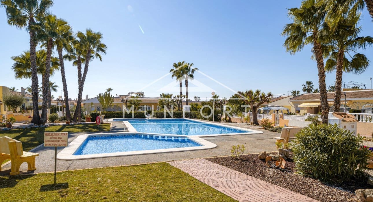 2 soveværelse Villa til salg i Rojales med swimmingpool - € 259.000 (Ref: 9642458)