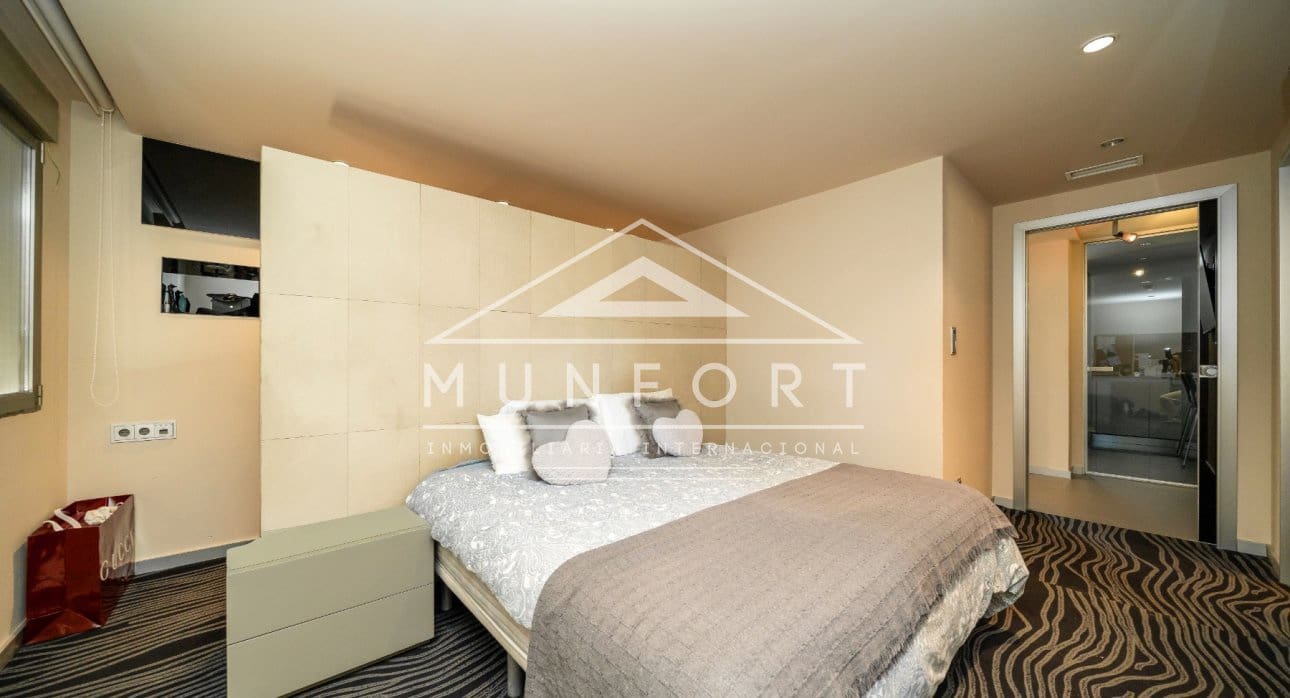 Chalet de 7 habitaciones en Torrevieja en venta con piscina - 1.800.000 € (Ref: 9645603)