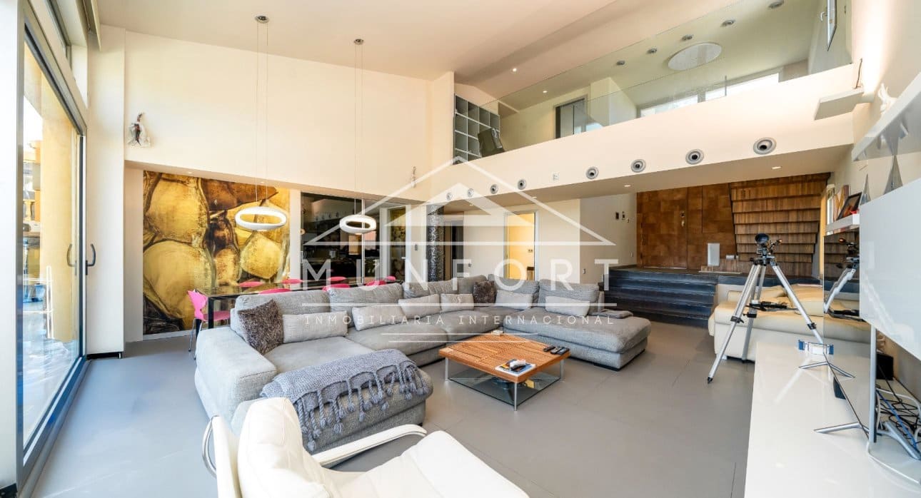 Chalet de 7 habitaciones en Torrevieja en venta con piscina - 1.800.000 € (Ref: 9645603)