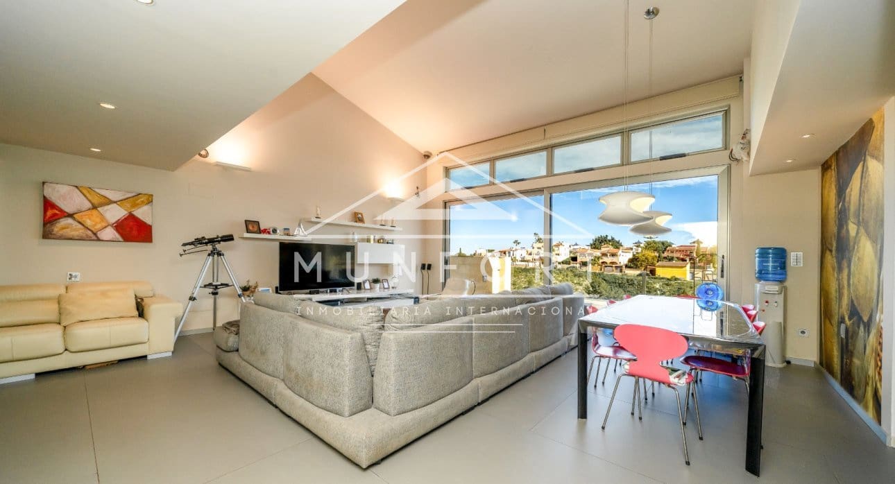 Chalet de 7 habitaciones en Torrevieja en venta con piscina - 1.800.000 € (Ref: 9645603)