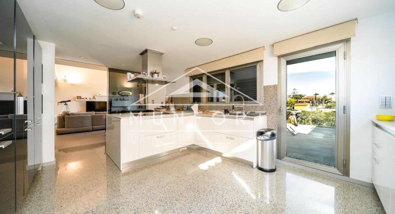 Chalet de 7 habitaciones en Torrevieja en venta con piscina - 1.800.000 € (Ref: 9645603)