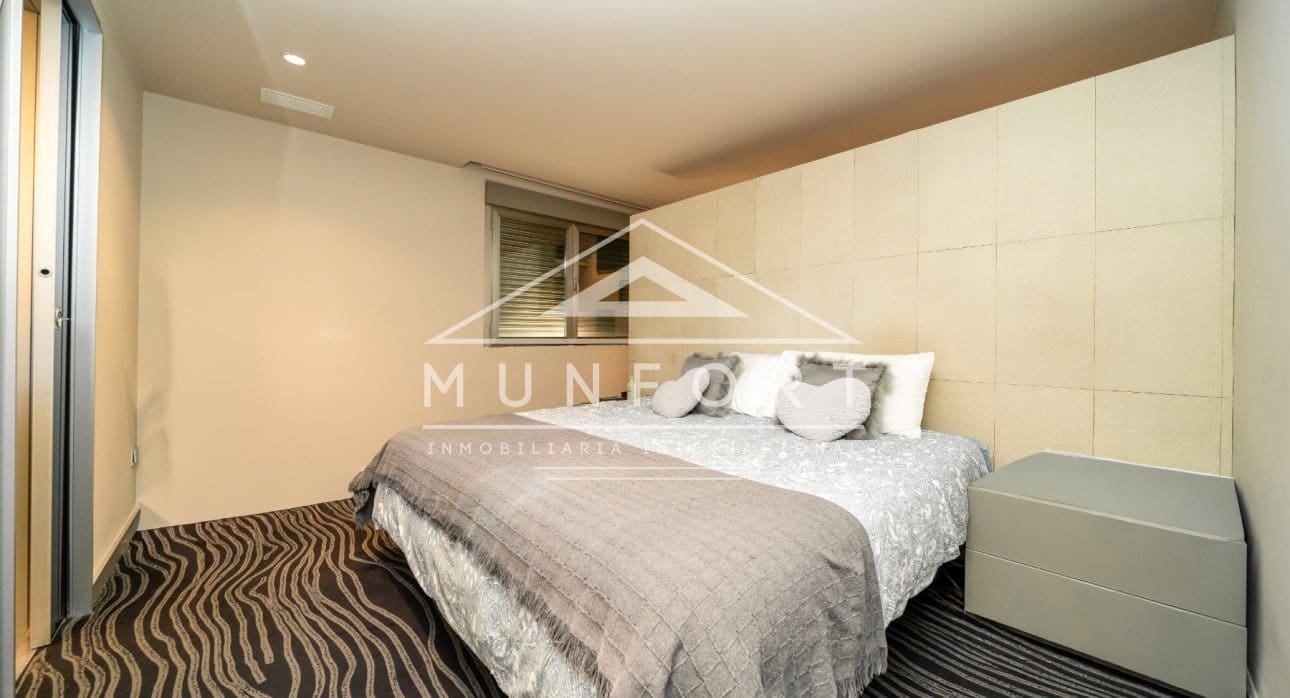 Chalet de 7 habitaciones en Torrevieja en venta con piscina - 1.800.000 € (Ref: 9645603)