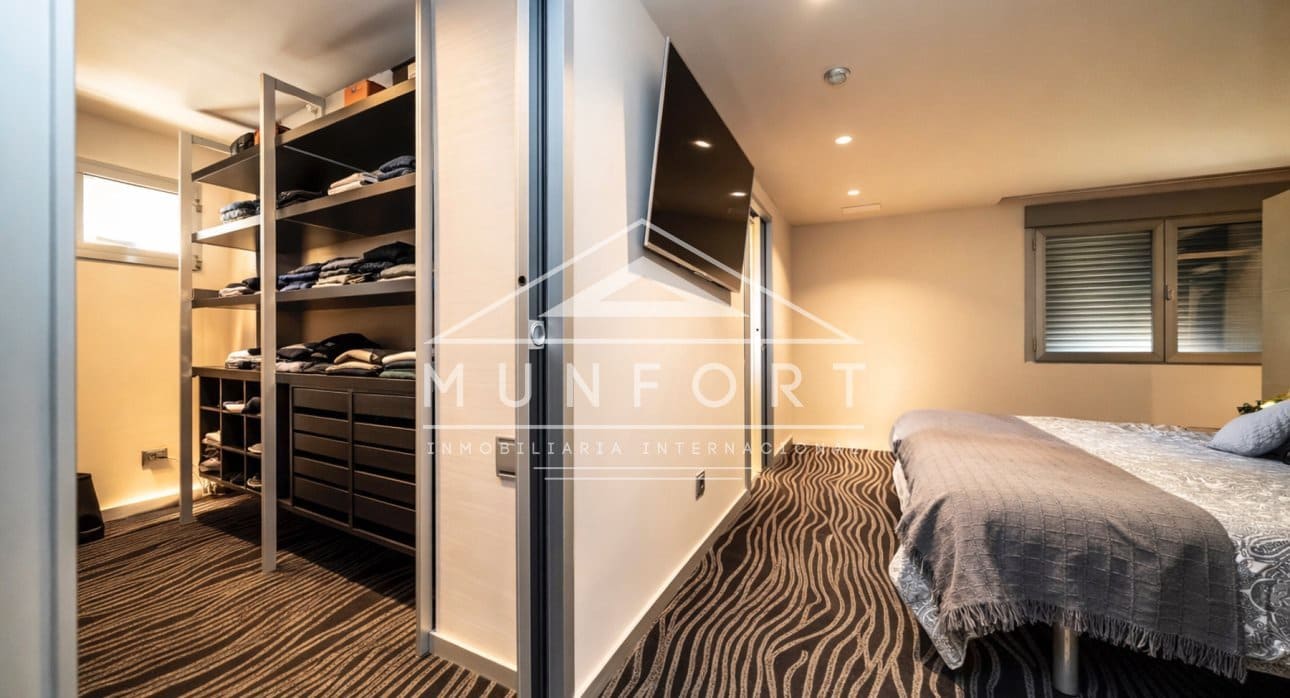 Chalet de 7 habitaciones en Torrevieja en venta con piscina - 1.800.000 € (Ref: 9645603)