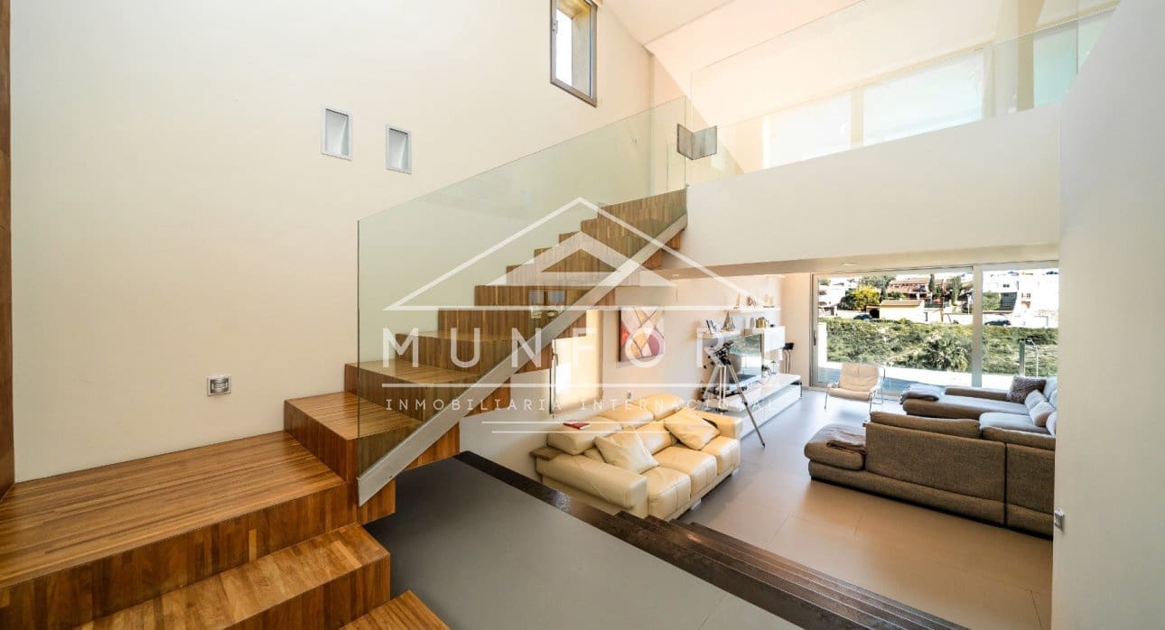 Chalet de 7 habitaciones en Torrevieja en venta con piscina - 1.800.000 € (Ref: 9645603)