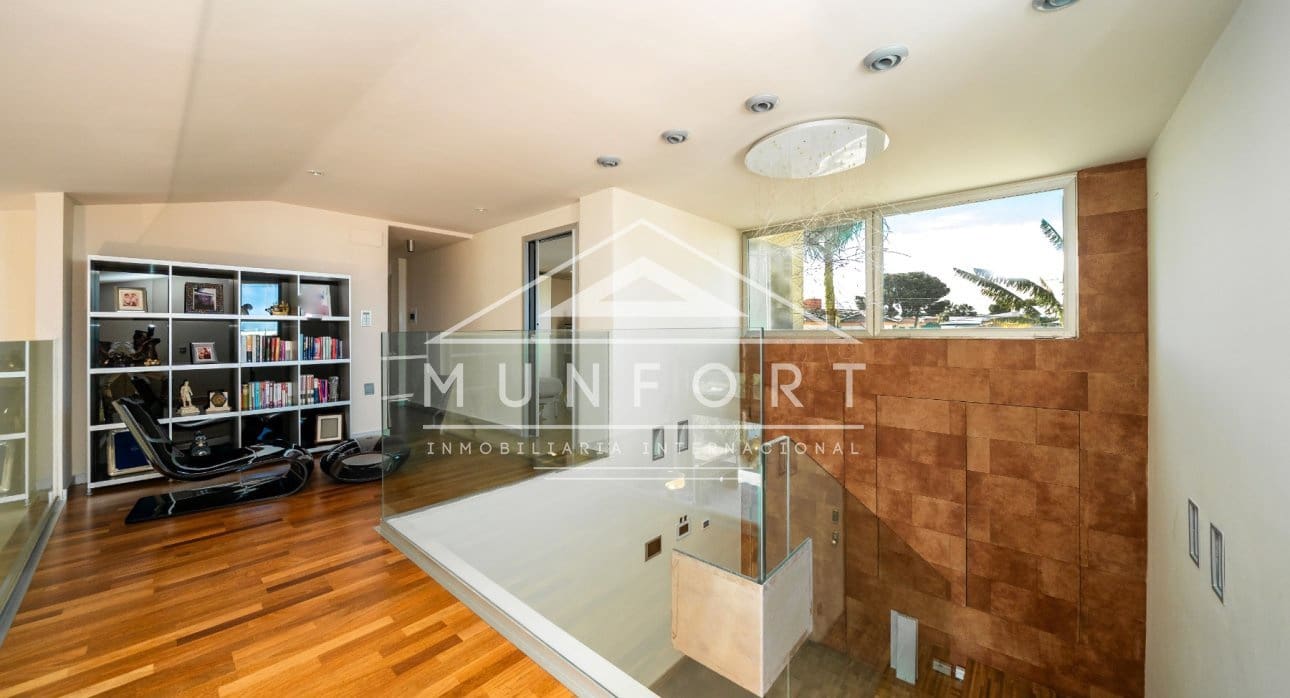 Chalet de 7 habitaciones en Torrevieja en venta con piscina - 1.800.000 € (Ref: 9645603)