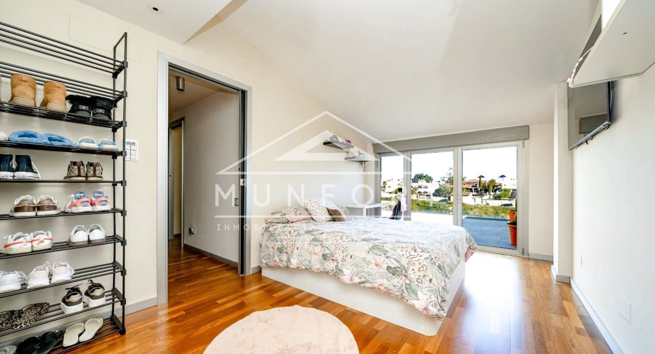 Chalet de 7 habitaciones en Torrevieja en venta con piscina - 1.800.000 € (Ref: 9645603)