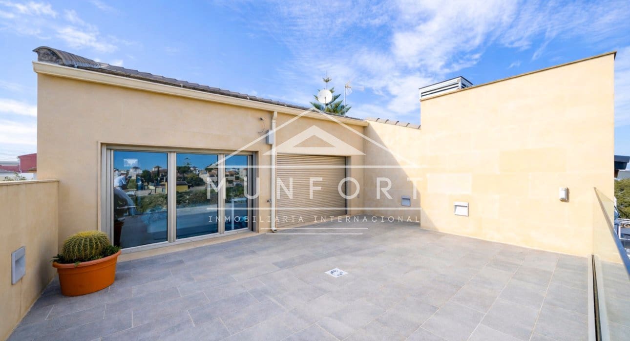 Chalet de 7 habitaciones en Torrevieja en venta con piscina - 1.800.000 € (Ref: 9645603)