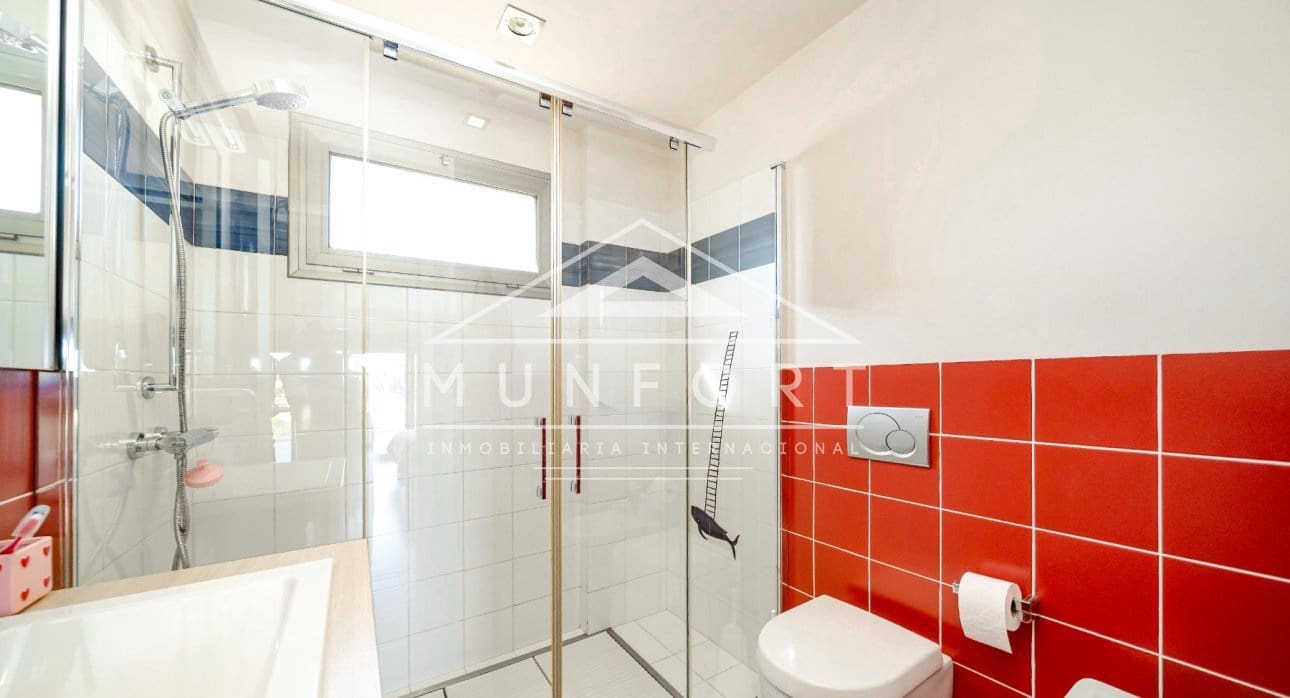 Chalet de 7 habitaciones en Torrevieja en venta con piscina - 1.800.000 € (Ref: 9645603)