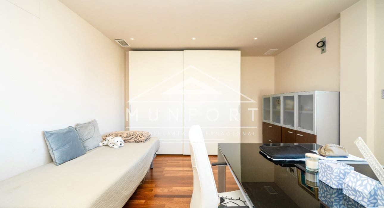 Chalet de 7 habitaciones en Torrevieja en venta con piscina - 1.800.000 € (Ref: 9645603)