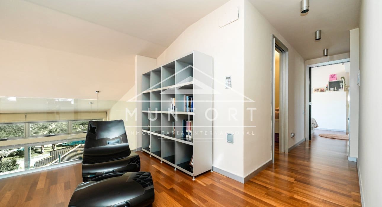 Chalet de 7 habitaciones en Torrevieja en venta con piscina - 1.800.000 € (Ref: 9645603)