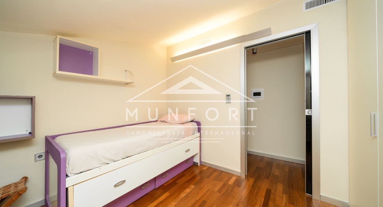 Chalet de 7 habitaciones en Torrevieja en venta con piscina - 1.800.000 € (Ref: 9645603)