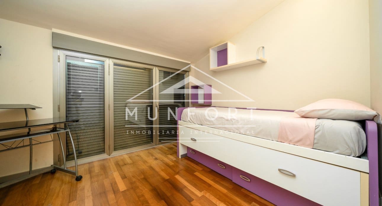 Chalet de 7 habitaciones en Torrevieja en venta con piscina - 1.800.000 € (Ref: 9645603)