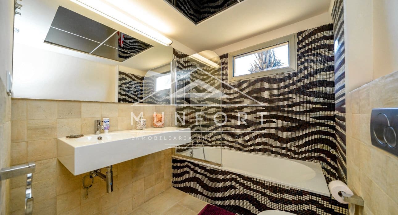 Chalet de 7 habitaciones en Torrevieja en venta con piscina - 1.800.000 € (Ref: 9645603)