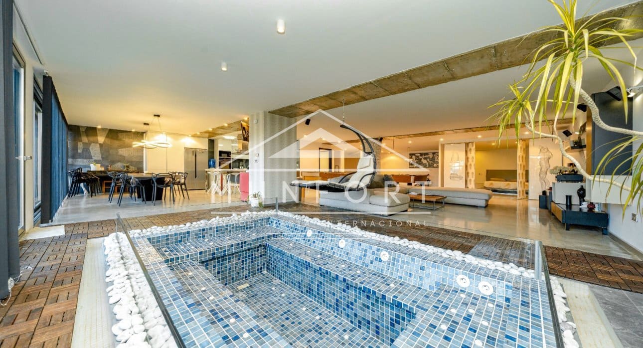 Chalet de 7 habitaciones en Torrevieja en venta con piscina - 1.800.000 € (Ref: 9645603)