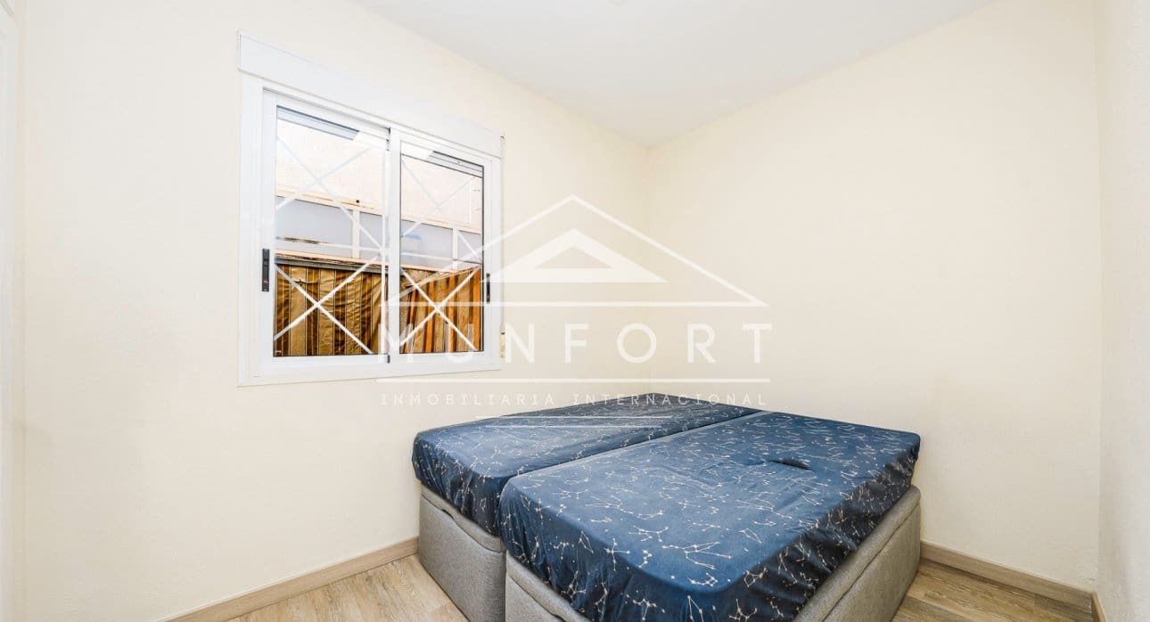 2 Zimmer Bungalow zu verkaufen in Torrevieja mit Pool - 199.000 € (Ref: 9646022)