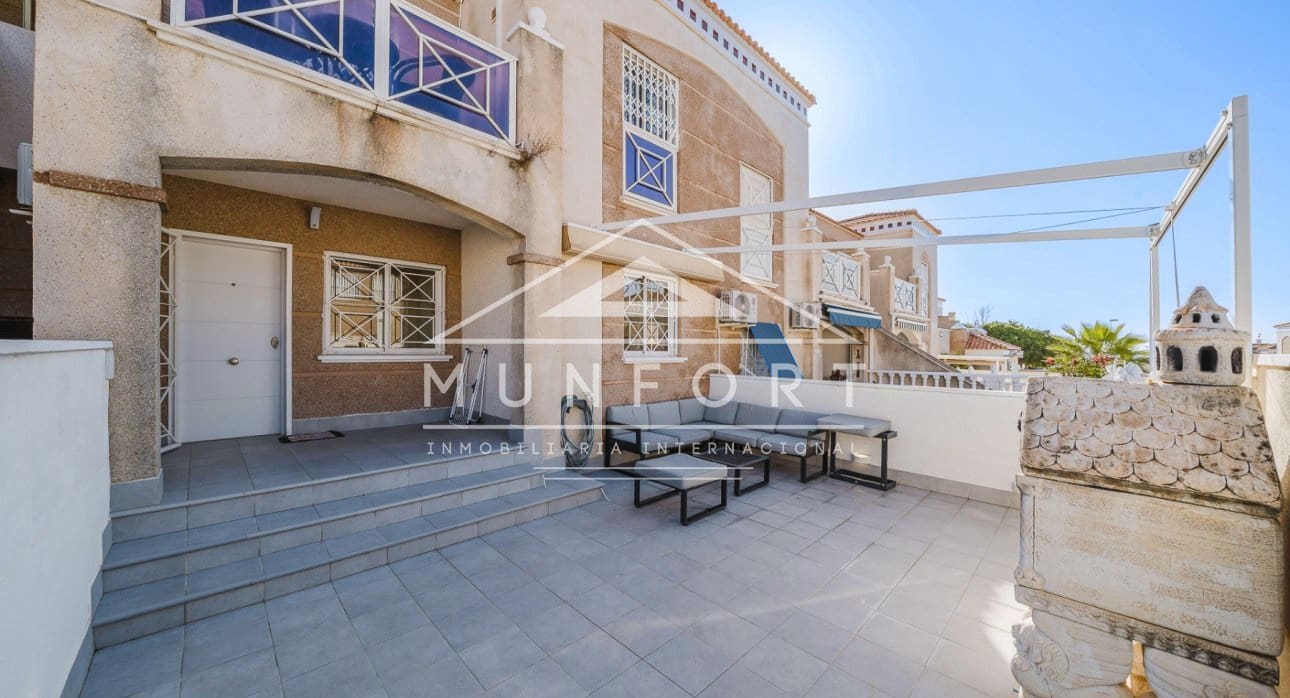 2 Zimmer Bungalow zu verkaufen in Torrevieja mit Pool - 199.000 € (Ref: 9646022)