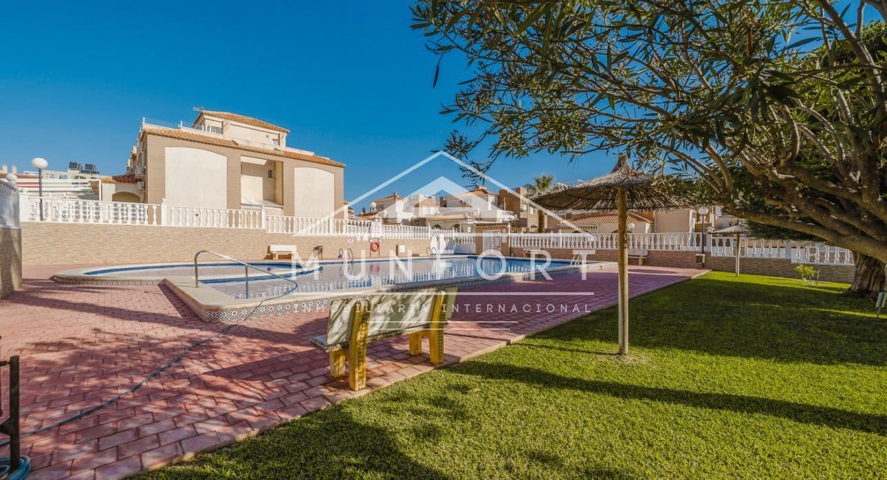 2 Zimmer Bungalow zu verkaufen in Torrevieja mit Pool - 199.000 € (Ref: 9646022)