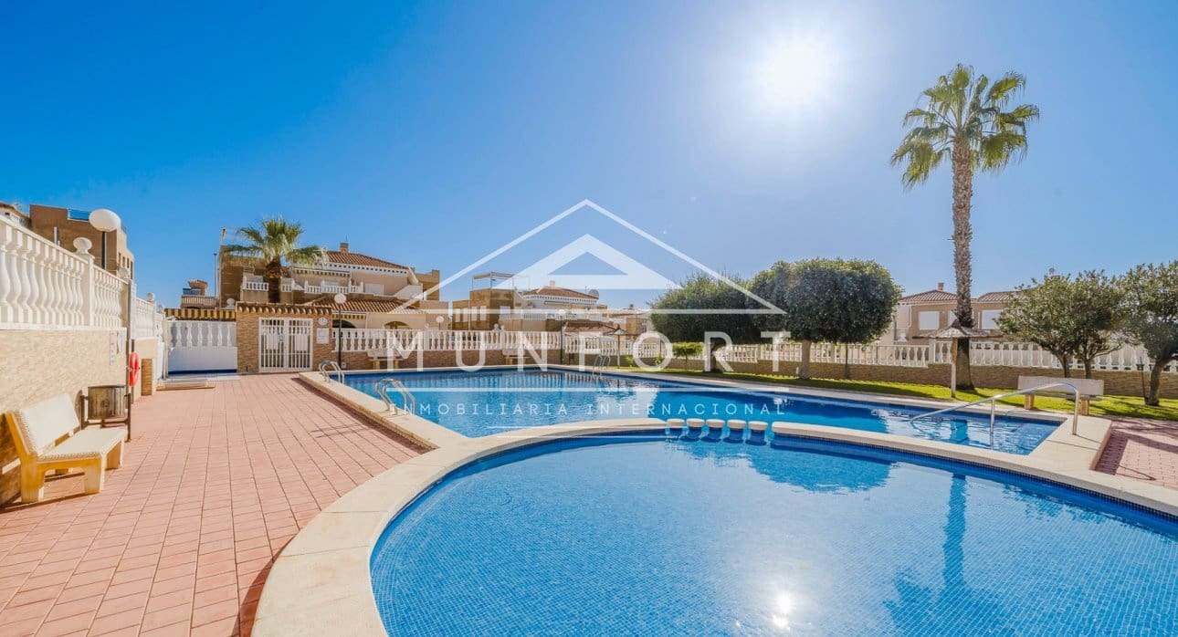 2 Zimmer Bungalow zu verkaufen in Torrevieja mit Pool - 199.000 € (Ref: 9646022)