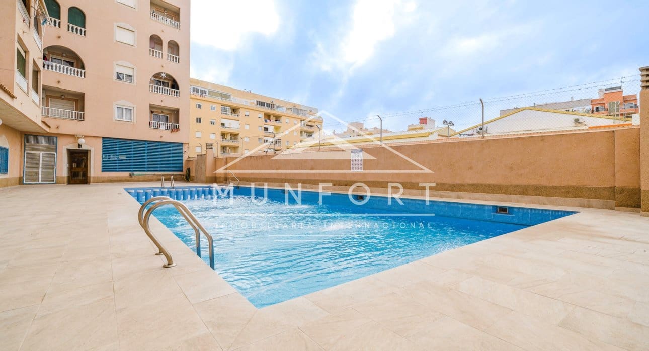 2 bedroom Apartment for sale in Torrevieja with pool - € 148,500 (Ref: 9646024)