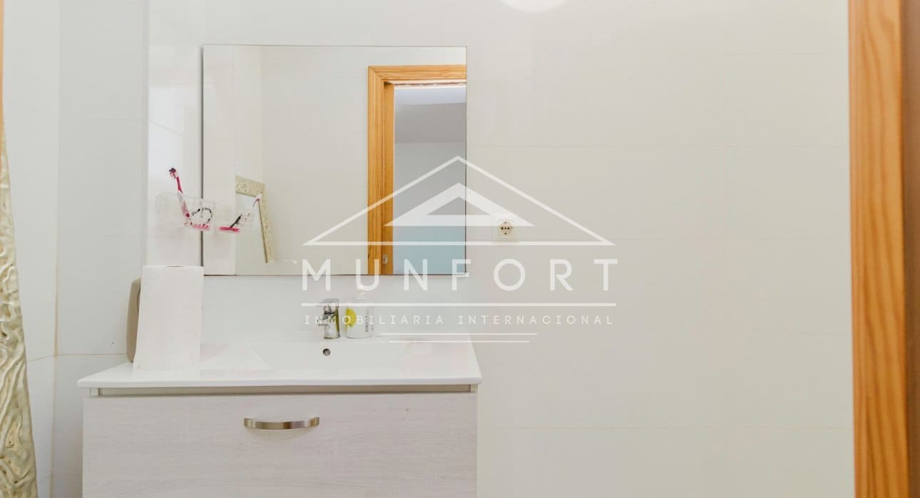 Apartamento de 2 habitaciones en Torrevieja en venta con piscina - 145.000 € (Ref: 9646025)