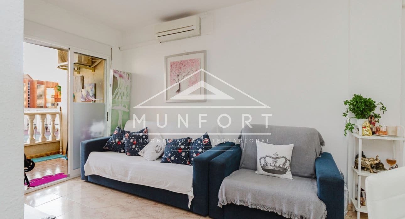 Apartamento de 2 habitaciones en Torrevieja en venta con piscina - 145.000 € (Ref: 9646025)